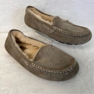 UGG Women's Slippers Size 8 Gray Ansley Suede Lined Slip On Moccasin